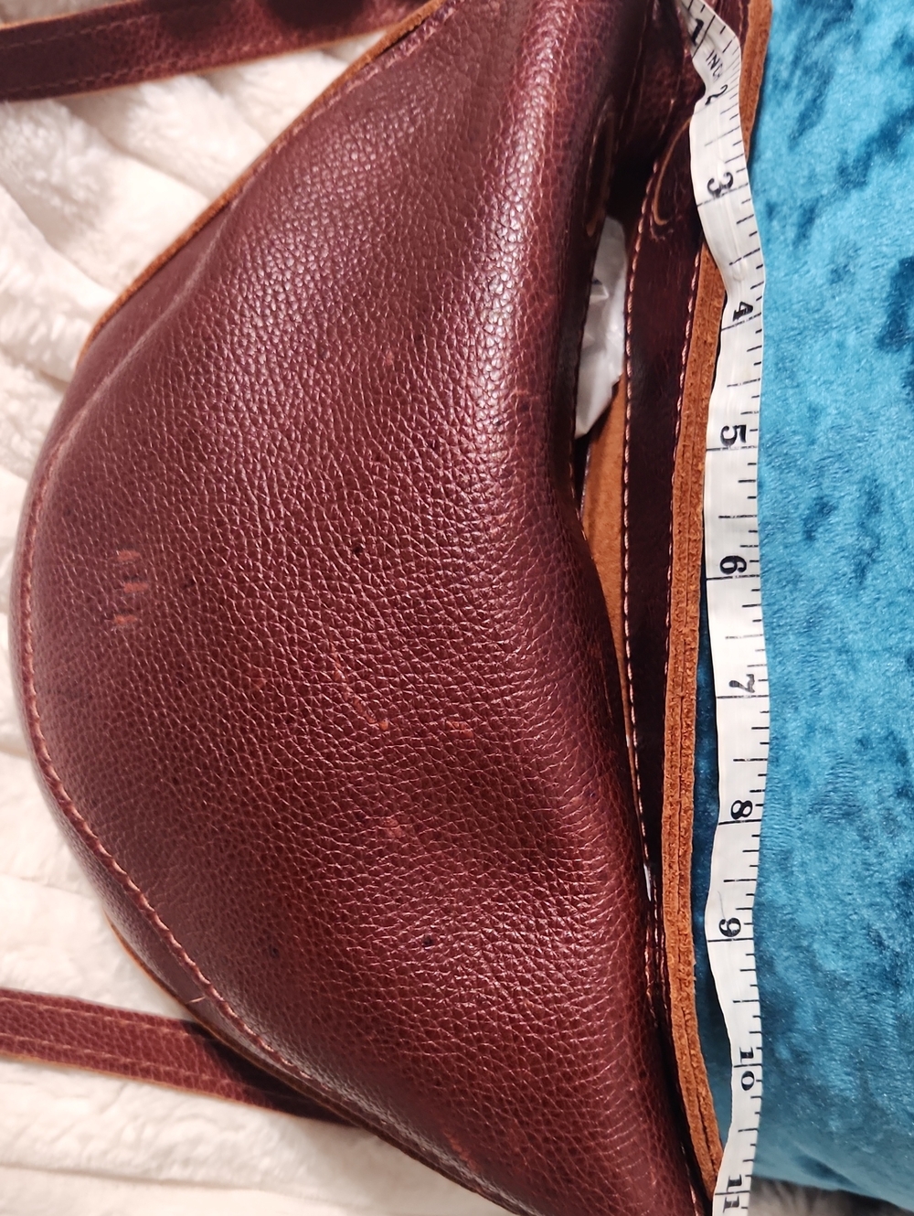 Portland Leather Crossbody Bag in Burgundy Brown with Dark Tan Trim - Picture 5 of 10